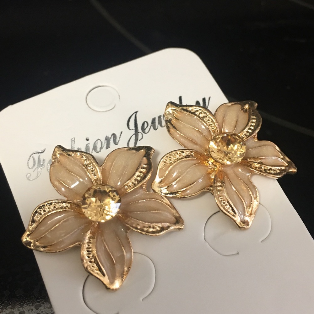 Gold flower earrings